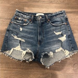 Abercrombie “The Mom Short” High Rise Curve Love (size 30)